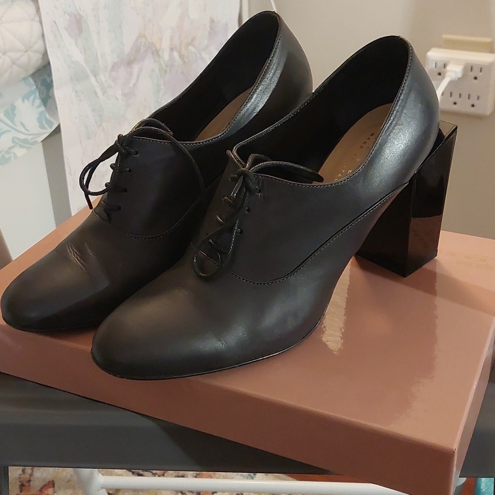 Carlo Pazolini Leather Shoes with Uniquely Shaped Heel